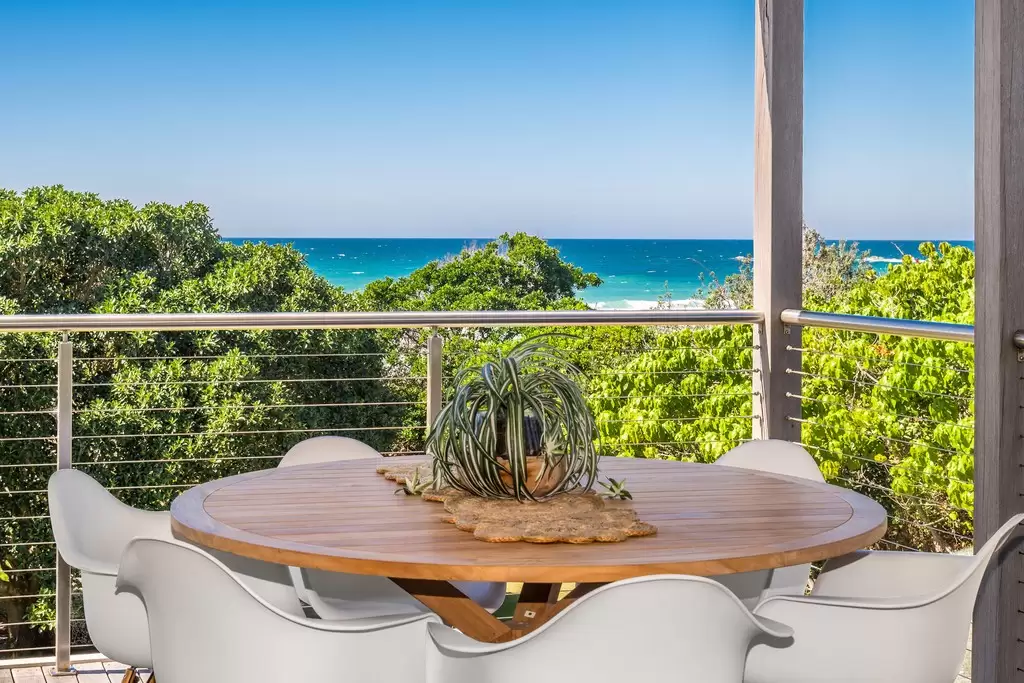 2 Peninsula Street, Hastings Point Sold by Queensland Sotheby's International Realty - image 1