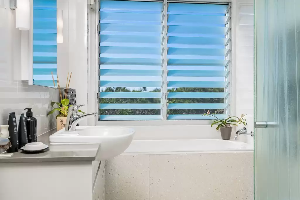 2 Peninsula Street, Hastings Point Sold by Queensland Sotheby's International Realty - image 1