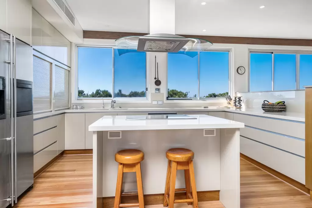 2 Peninsula Street, Hastings Point Sold by Queensland Sotheby's International Realty - image 1