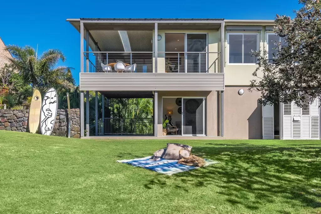 2 Peninsula Street, Hastings Point Sold by Queensland Sotheby's International Realty - image 1