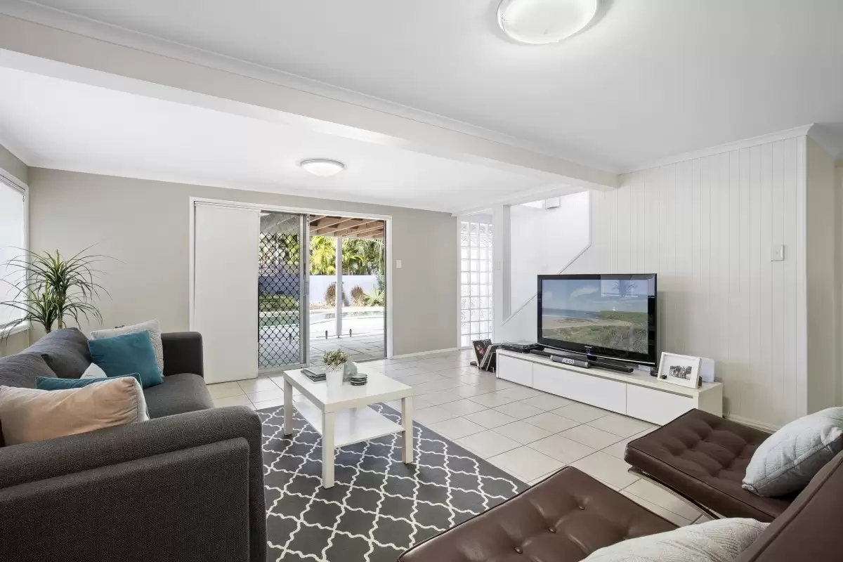 11 Poinciana Crescent, Bundall Sold by  - image 1