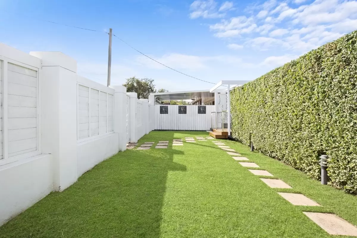11 Poinciana Crescent, Bundall Sold by Queensland Sotheby's International Realty - image 1