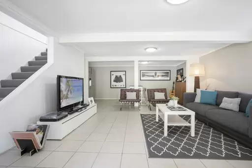 11 Poinciana Crescent, Bundall Sold by Queensland Sotheby's International Realty