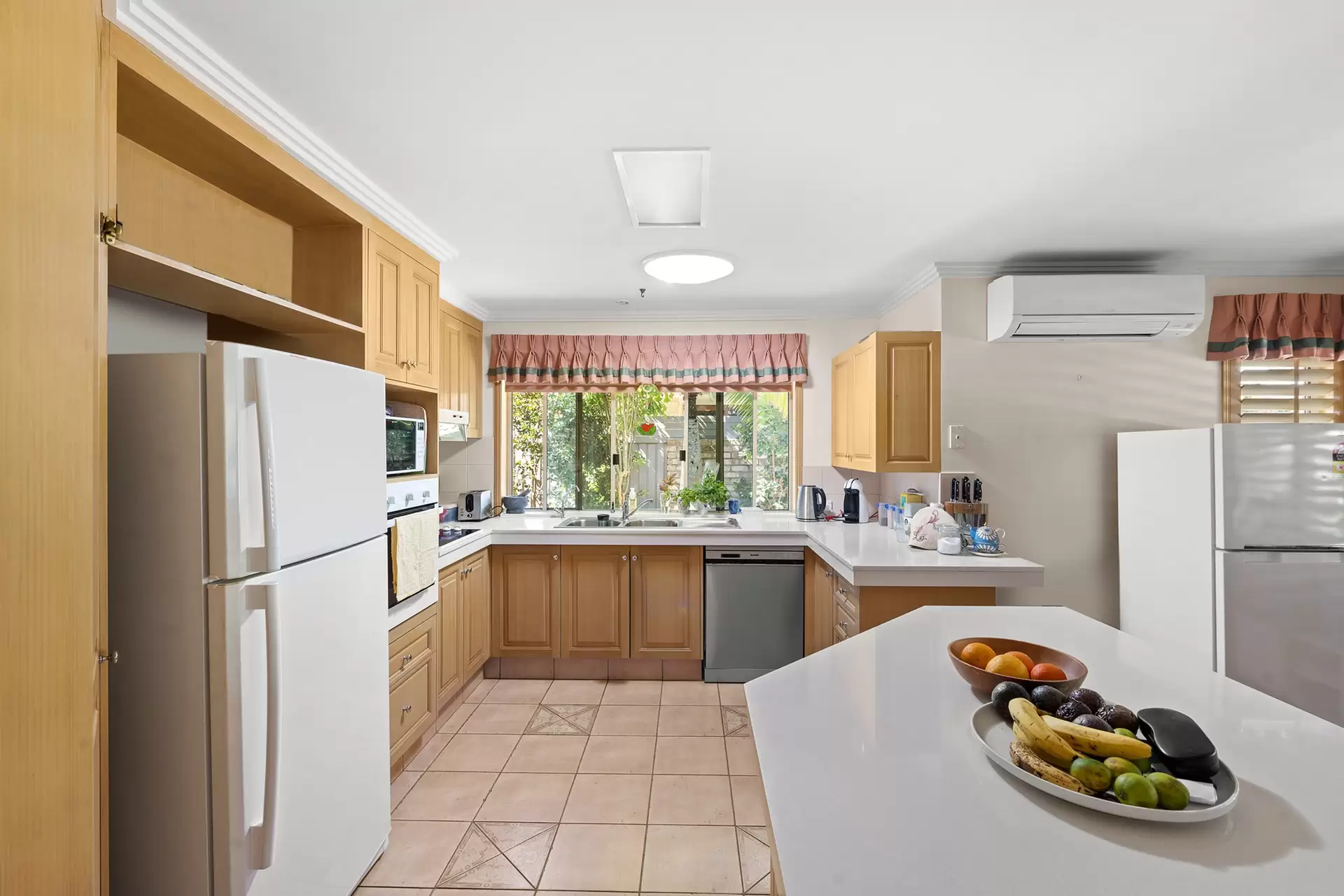 57 Martingale Circuit, Clear Island Waters Sold by Queensland Sotheby's International Realty - image 1