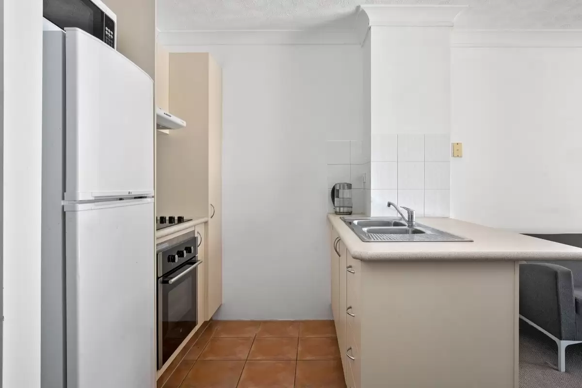 5/33-37 Lenneberg Street, Southport Sold by  - image 1