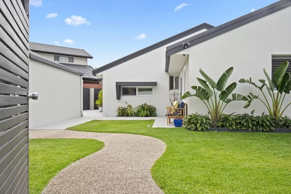 2 Craig Avenue, Carrara Sold by Queensland Sotheby's International Realty - image 1