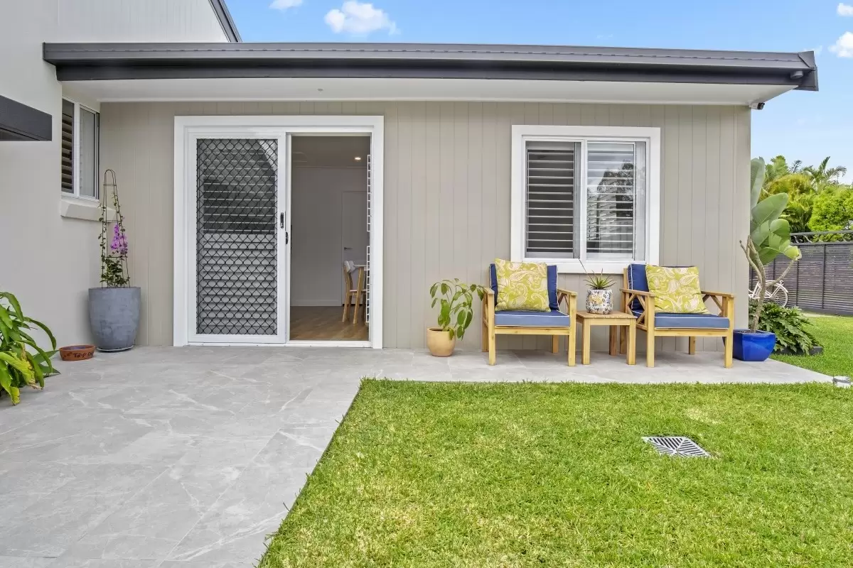 2 Craig Avenue, Carrara Sold by Queensland Sotheby's International Realty - image 1