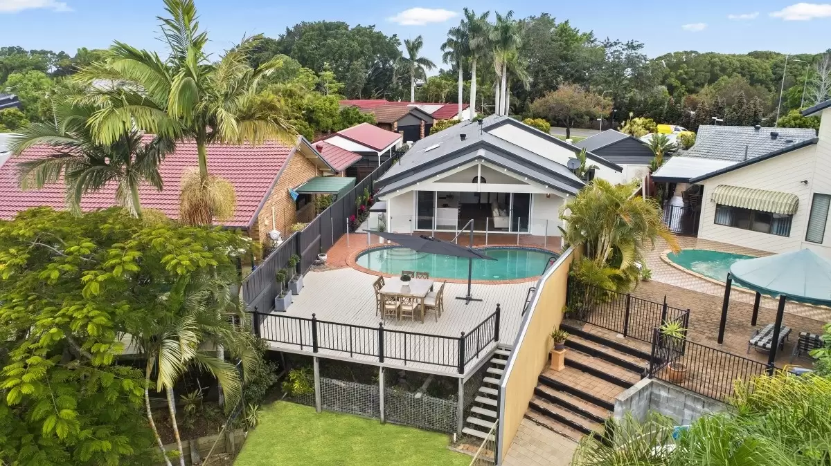 2 Craig Avenue, Carrara Sold by Queensland Sotheby's International Realty - image 1