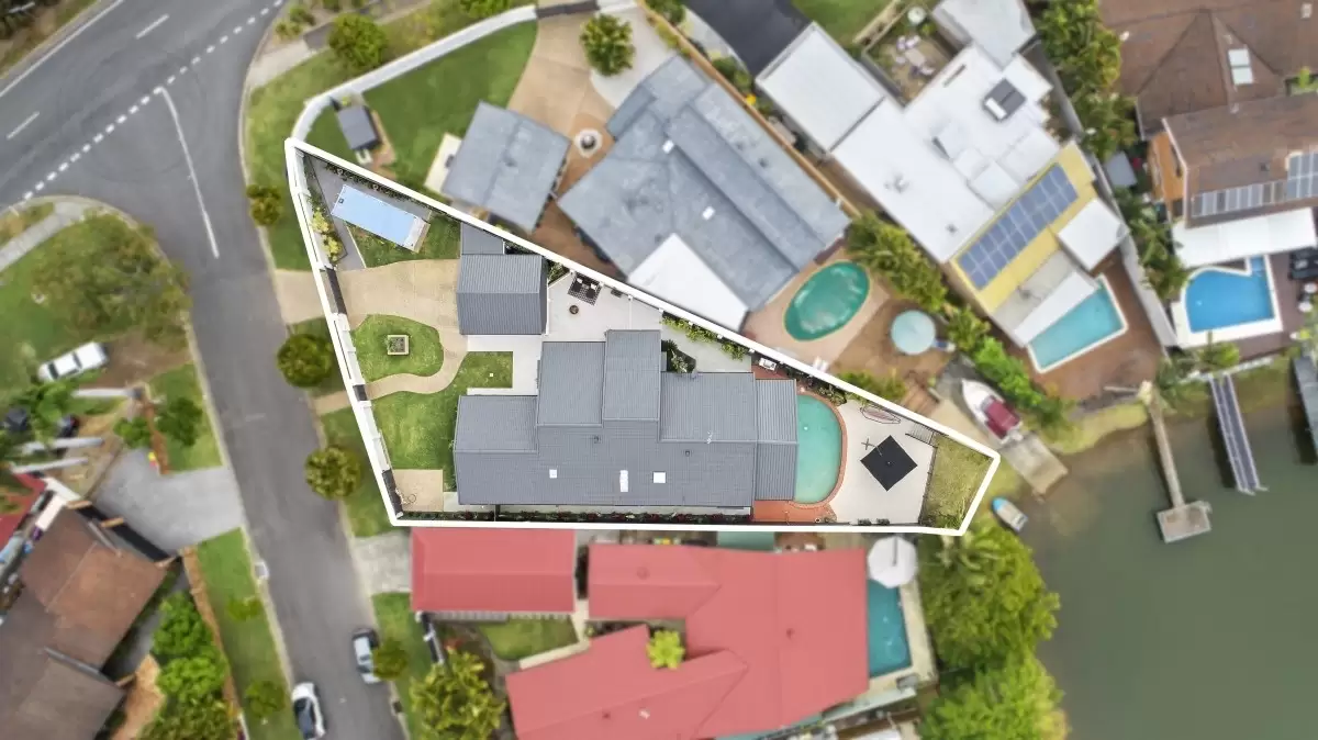 2 Craig Avenue, Carrara Sold by Queensland Sotheby's International Realty - image 1