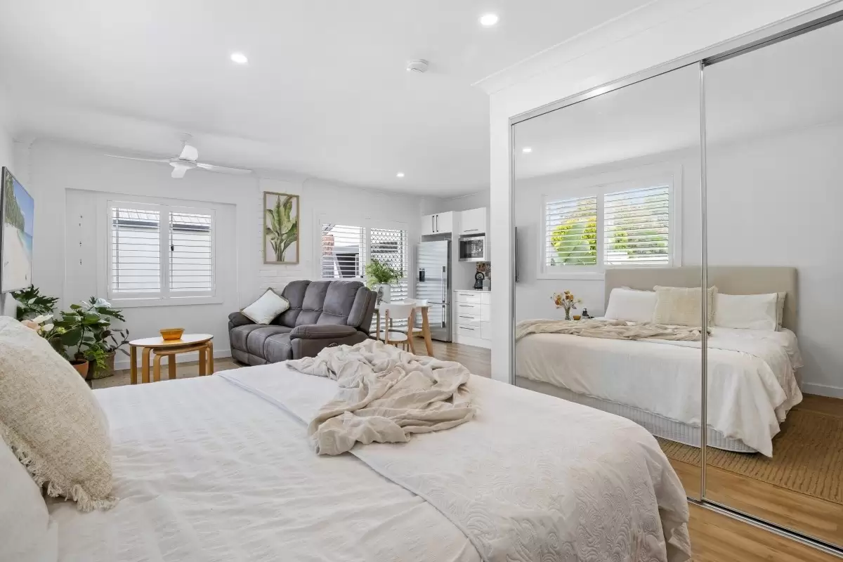 2 Craig Avenue, Carrara Sold by Queensland Sotheby's International Realty - image 1