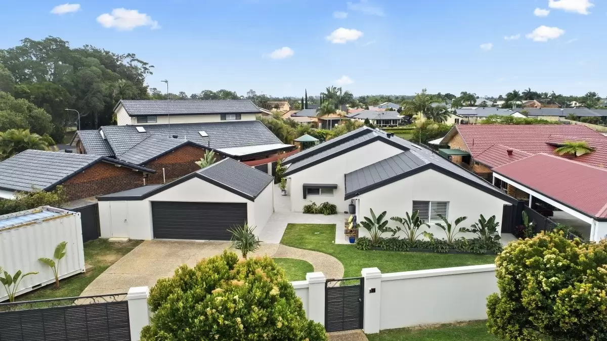 2 Craig Avenue, Carrara Sold by Queensland Sotheby's International Realty - image 1