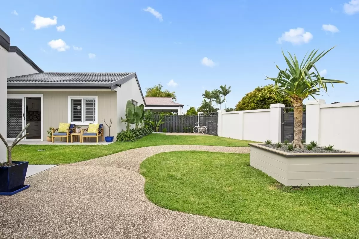 2 Craig Avenue, Carrara Sold by Queensland Sotheby's International Realty - image 1
