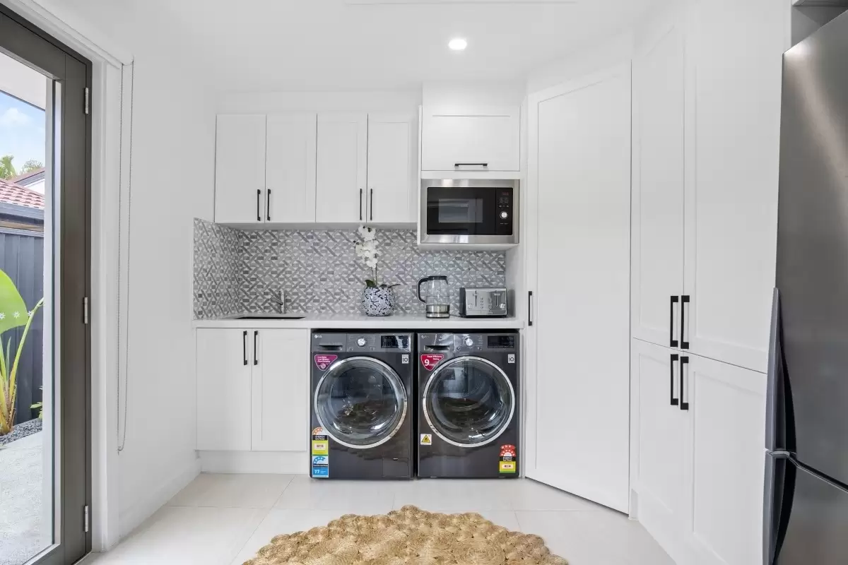 2 Craig Avenue, Carrara Sold by Queensland Sotheby's International Realty - image 1