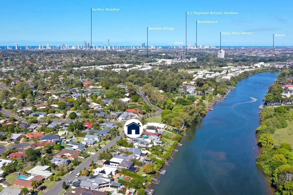 20 Kawana Crescent, Ashmore Sold by Queensland Sotheby's International Realty - image 1