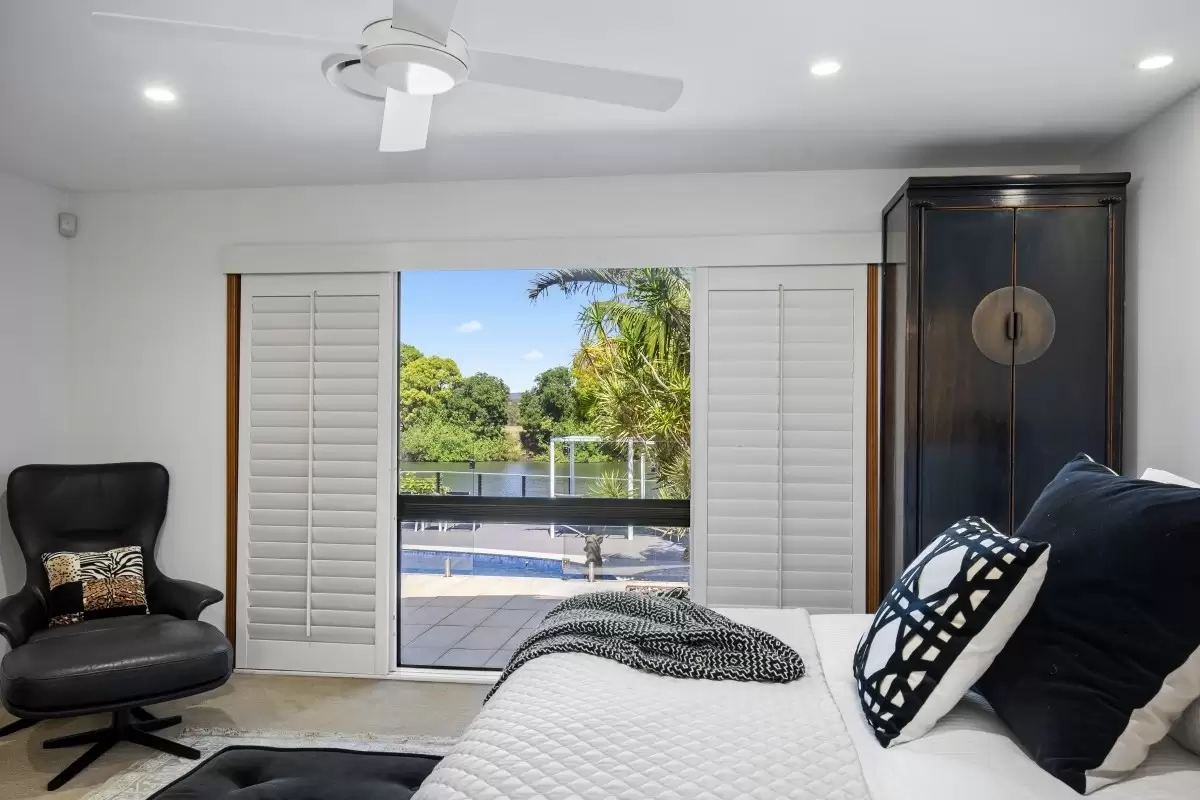 20 Kawana Crescent, Ashmore Sold by Queensland Sotheby's International Realty - image 1