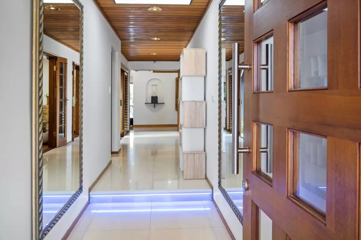 20 Kawana Crescent, Ashmore Sold by Queensland Sotheby's International Realty - image 1