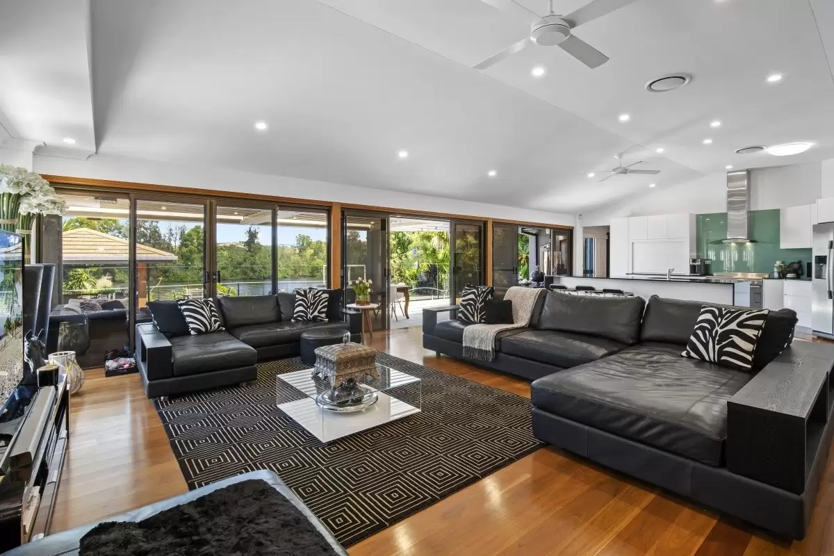 20 Kawana Crescent, Ashmore Sold by Queensland Sotheby's International Realty - image 1