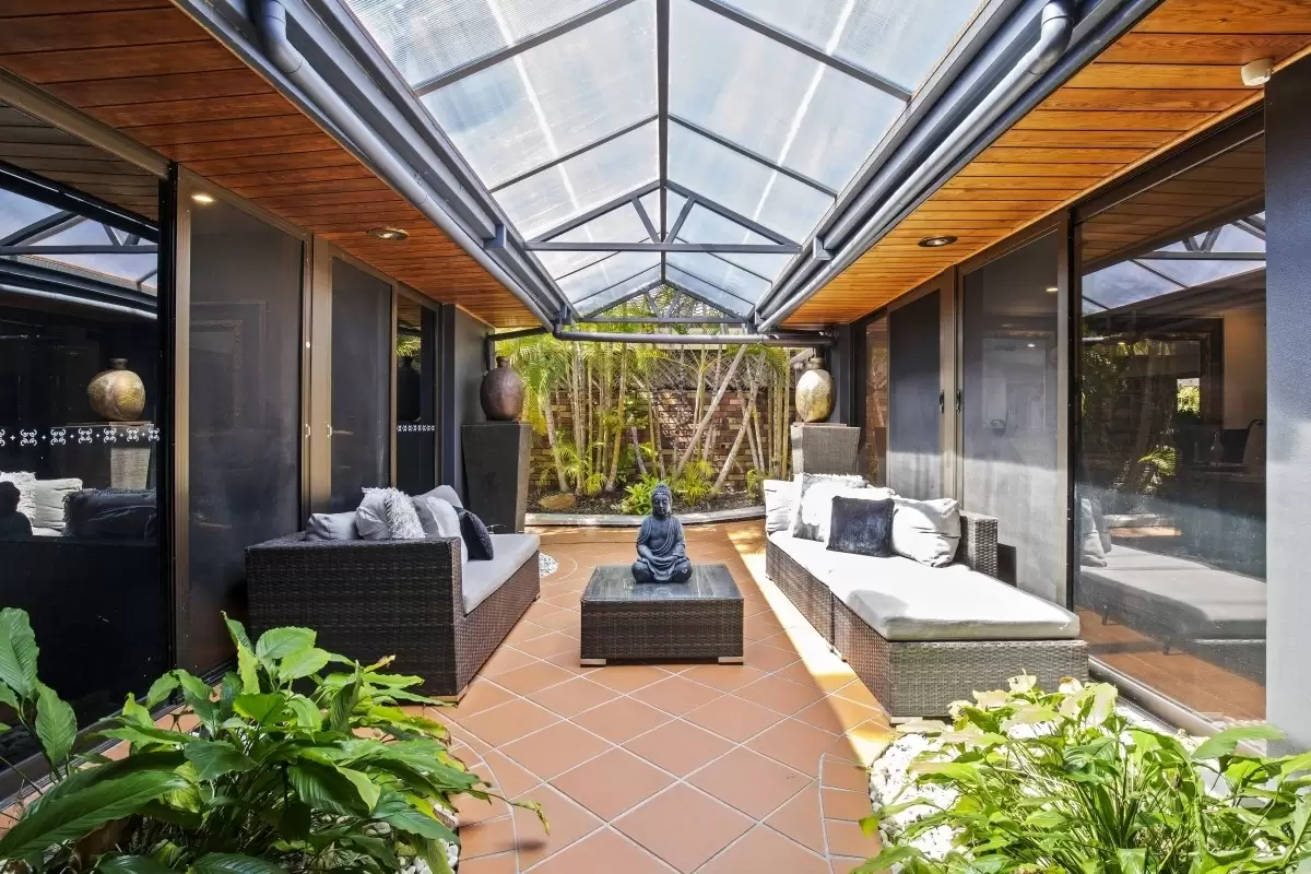 20 Kawana Crescent, Ashmore Sold by Queensland Sotheby's International Realty - image 1