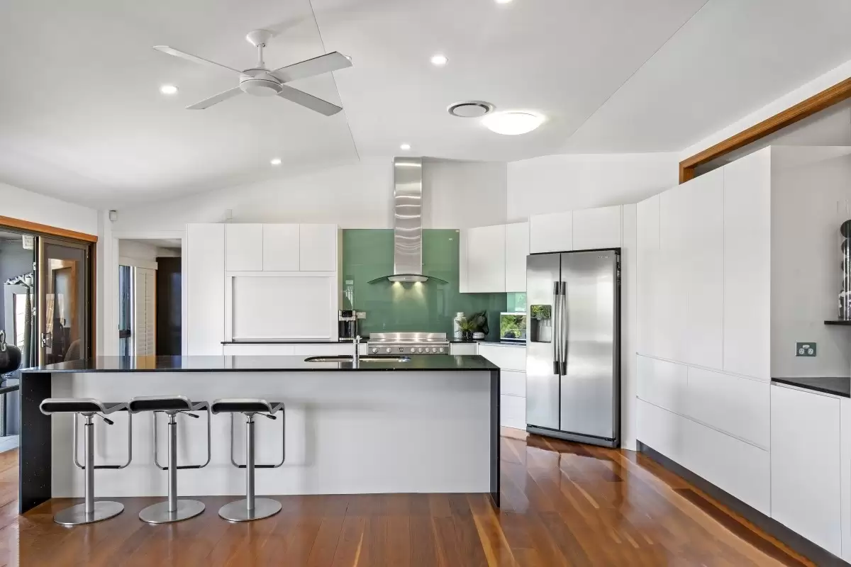 20 Kawana Crescent, Ashmore Sold by Queensland Sotheby's International Realty - image 1
