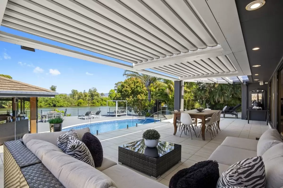 20 Kawana Crescent, Ashmore Sold by Queensland Sotheby's International Realty - image 1