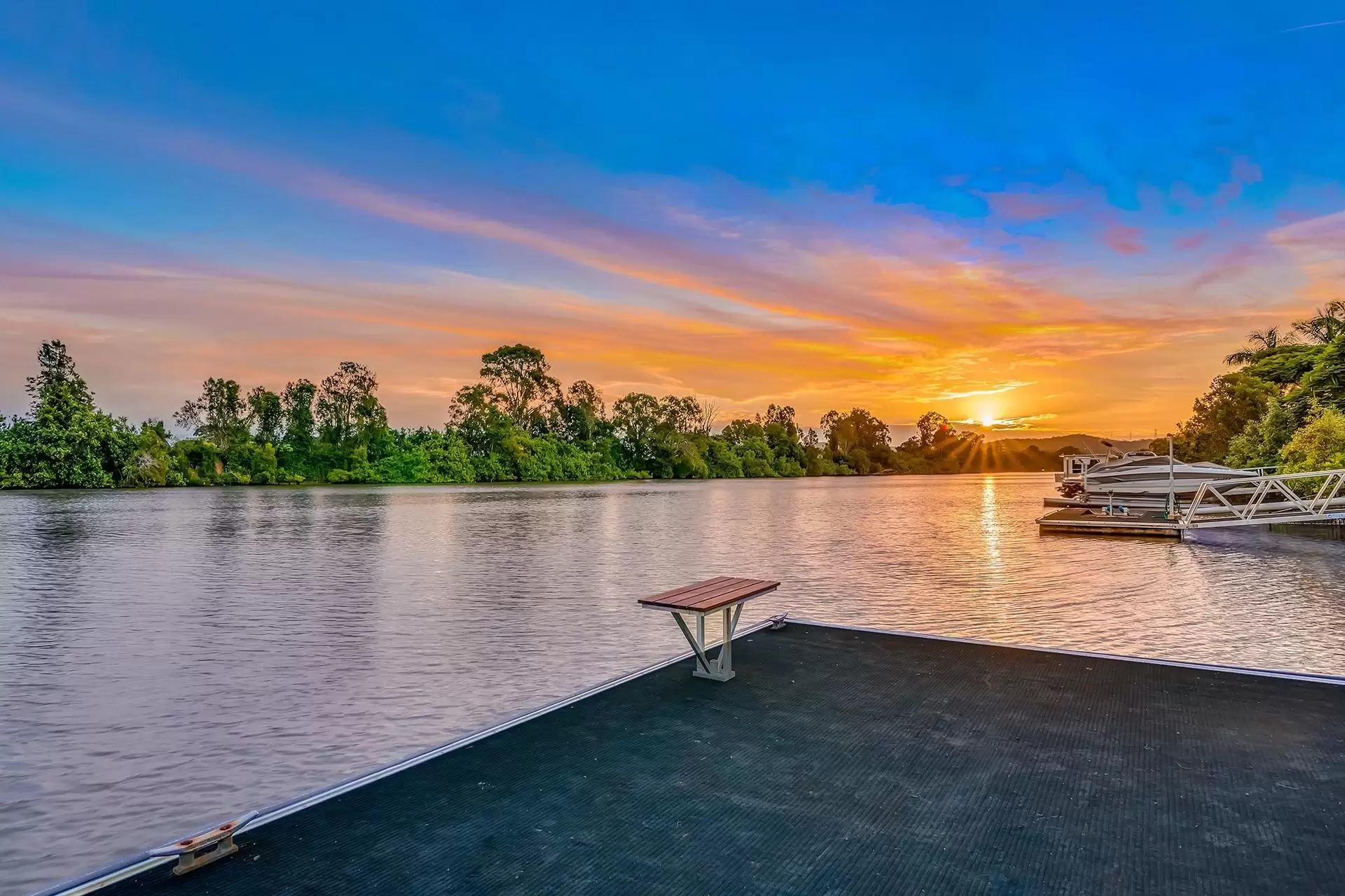 20 Kawana Crescent, Ashmore Sold by Queensland Sotheby's International Realty - image 1