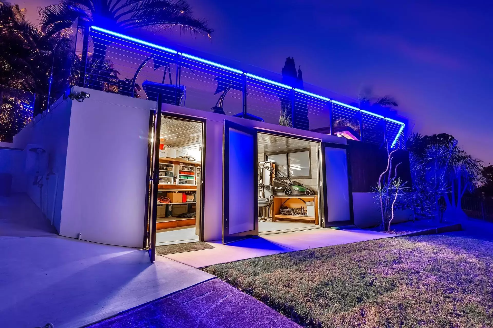 20 Kawana Crescent, Ashmore Sold by Queensland Sotheby's International Realty - image 1