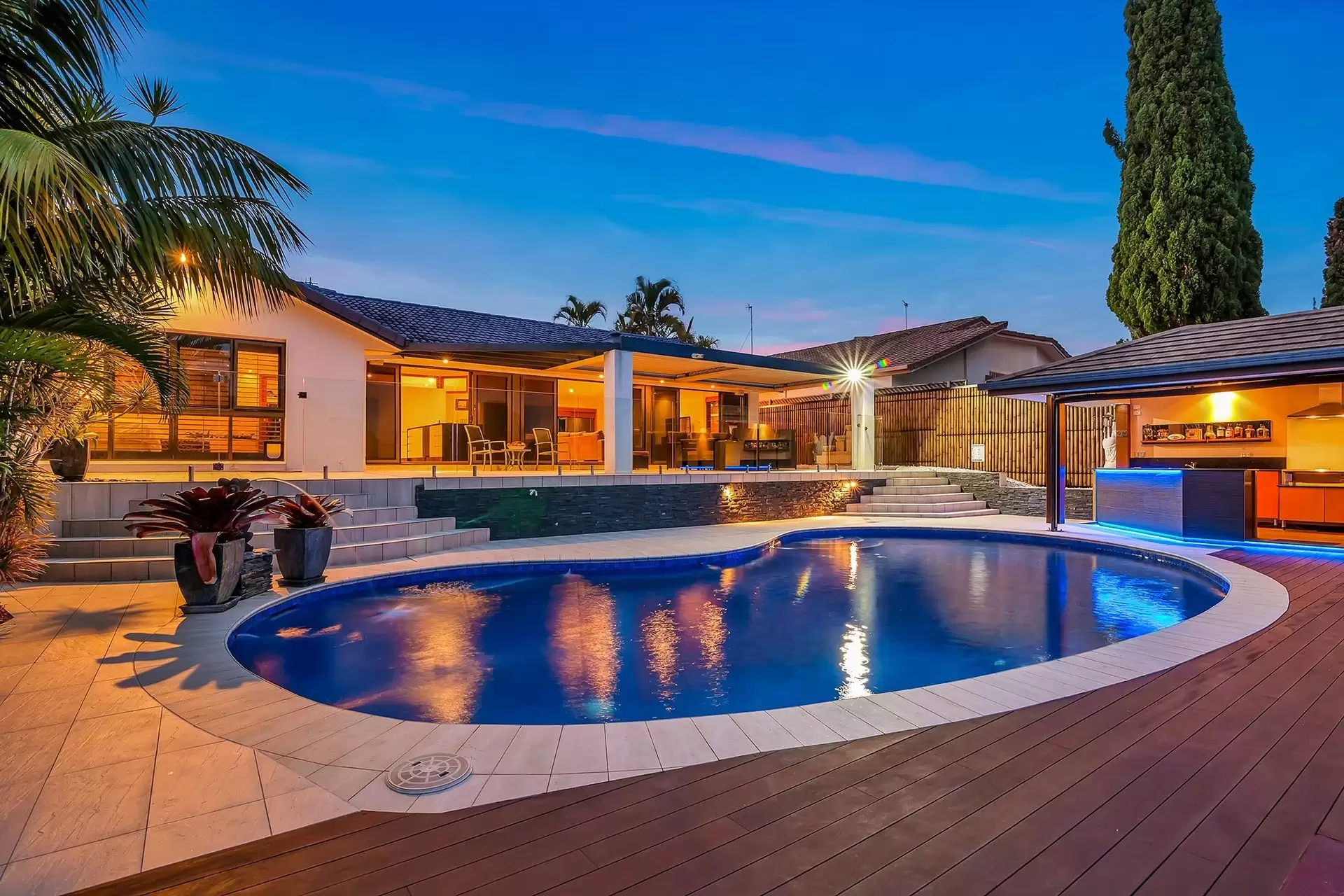 20 Kawana Crescent, Ashmore Sold by Queensland Sotheby's International Realty - image 1