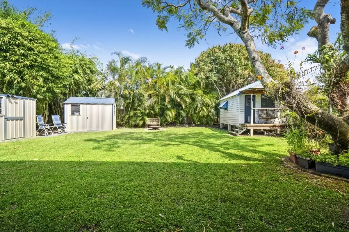 6 Coombe Avenue, Hope Island Sold by Queensland Sotheby's International Realty - image 1