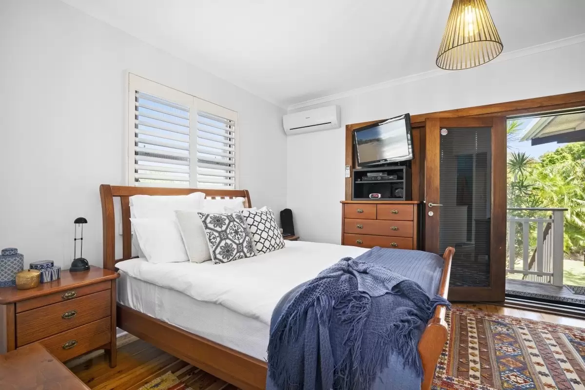 6 Coombe Avenue, Hope Island Sold by  - image 1