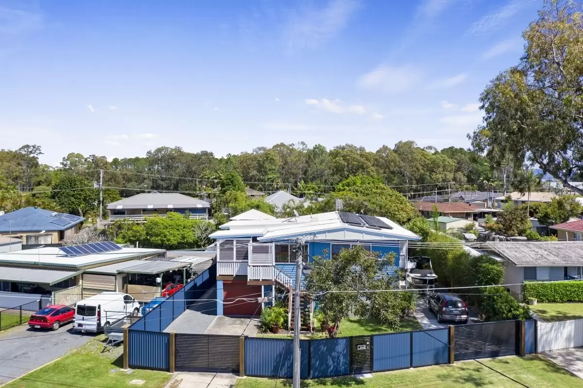 6 Coombe Avenue, Hope Island Sold by  - image 1