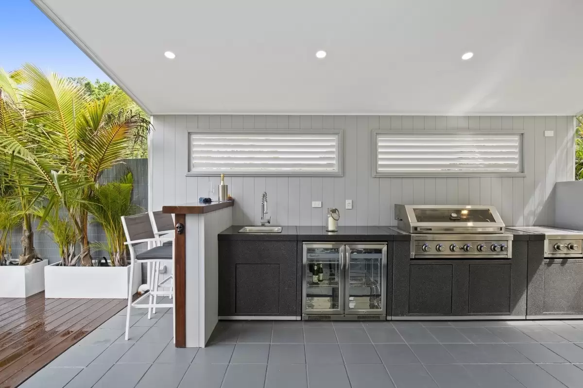 5 Craig Avenue, Carrara Sold by  - image 1