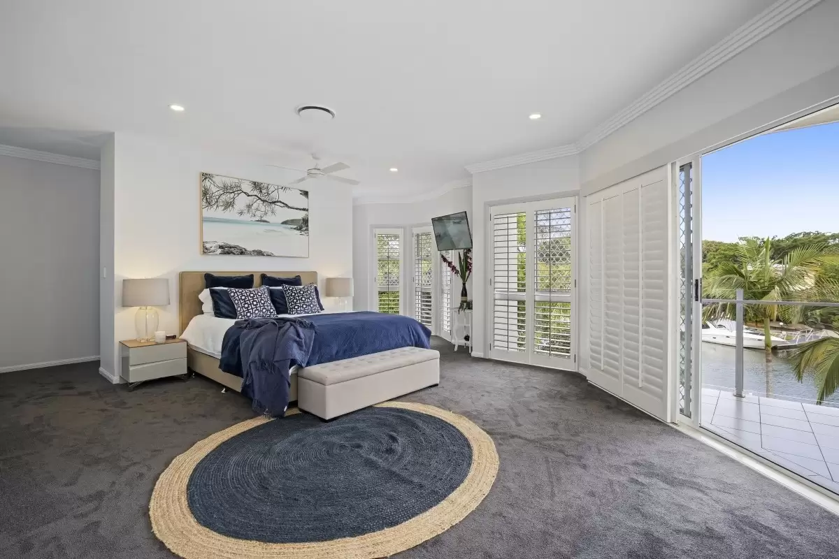 5 Craig Avenue, Carrara Sold by Queensland Sotheby's International Realty - image 1