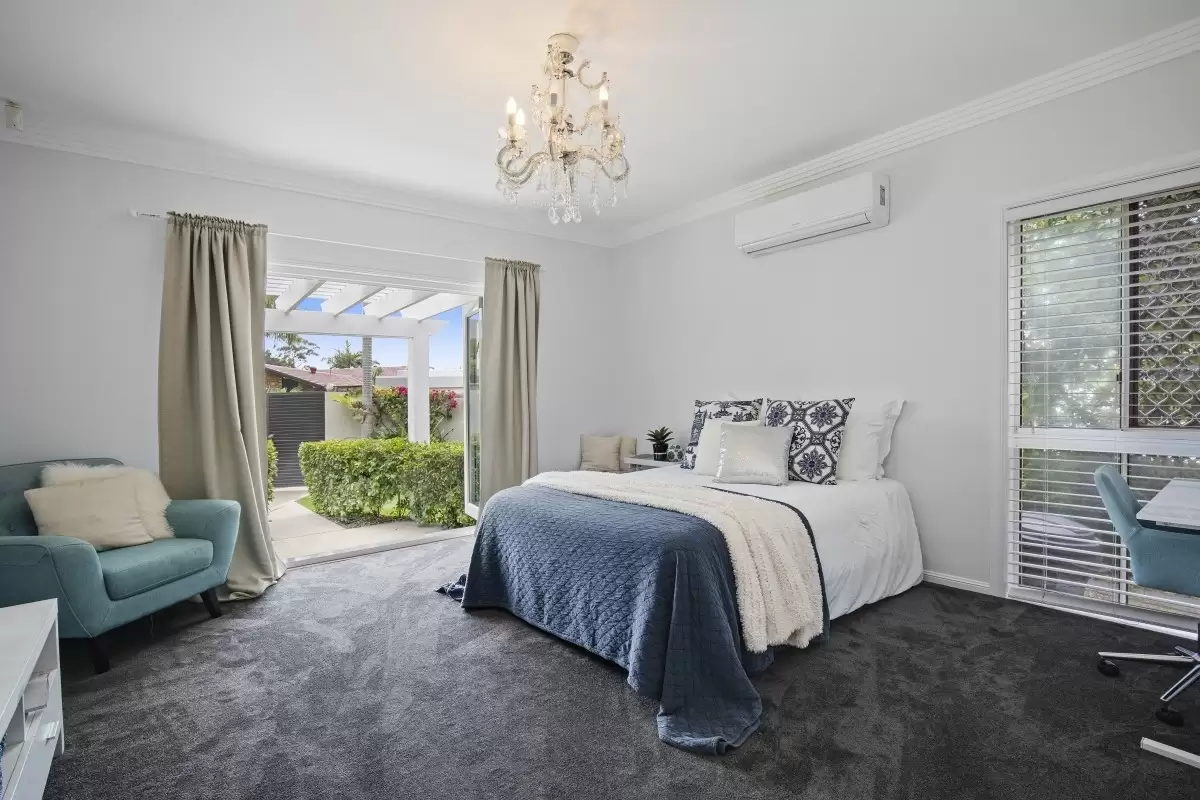 5 Craig Avenue, Carrara Sold by Queensland Sotheby's International Realty - image 1