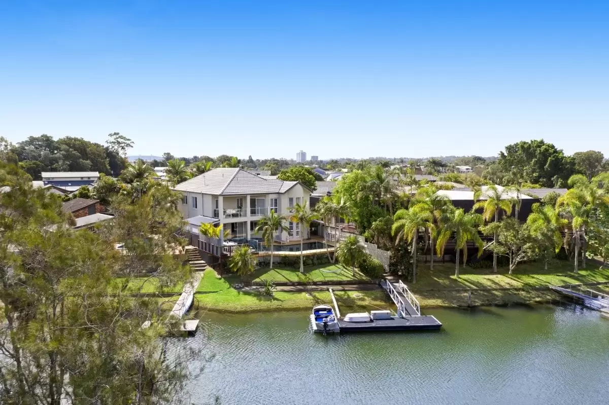 5 Craig Avenue, Carrara Sold by Queensland Sotheby's International Realty - image 1