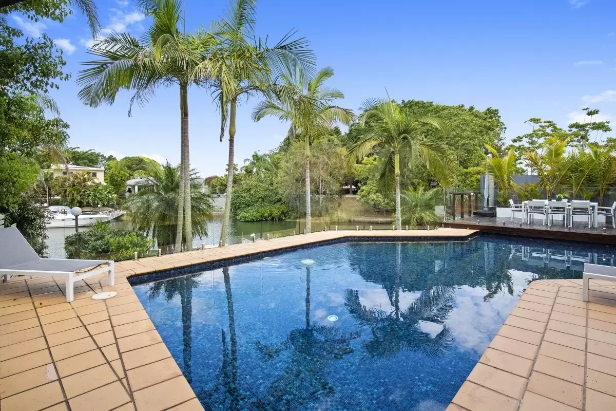 5 Craig Avenue, Carrara Sold by  - image 1