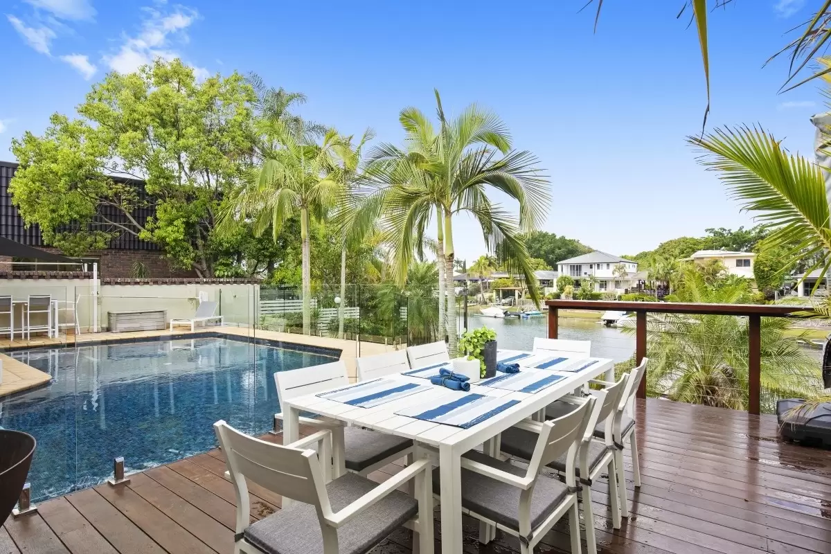 5 Craig Avenue, Carrara Sold by  - image 1
