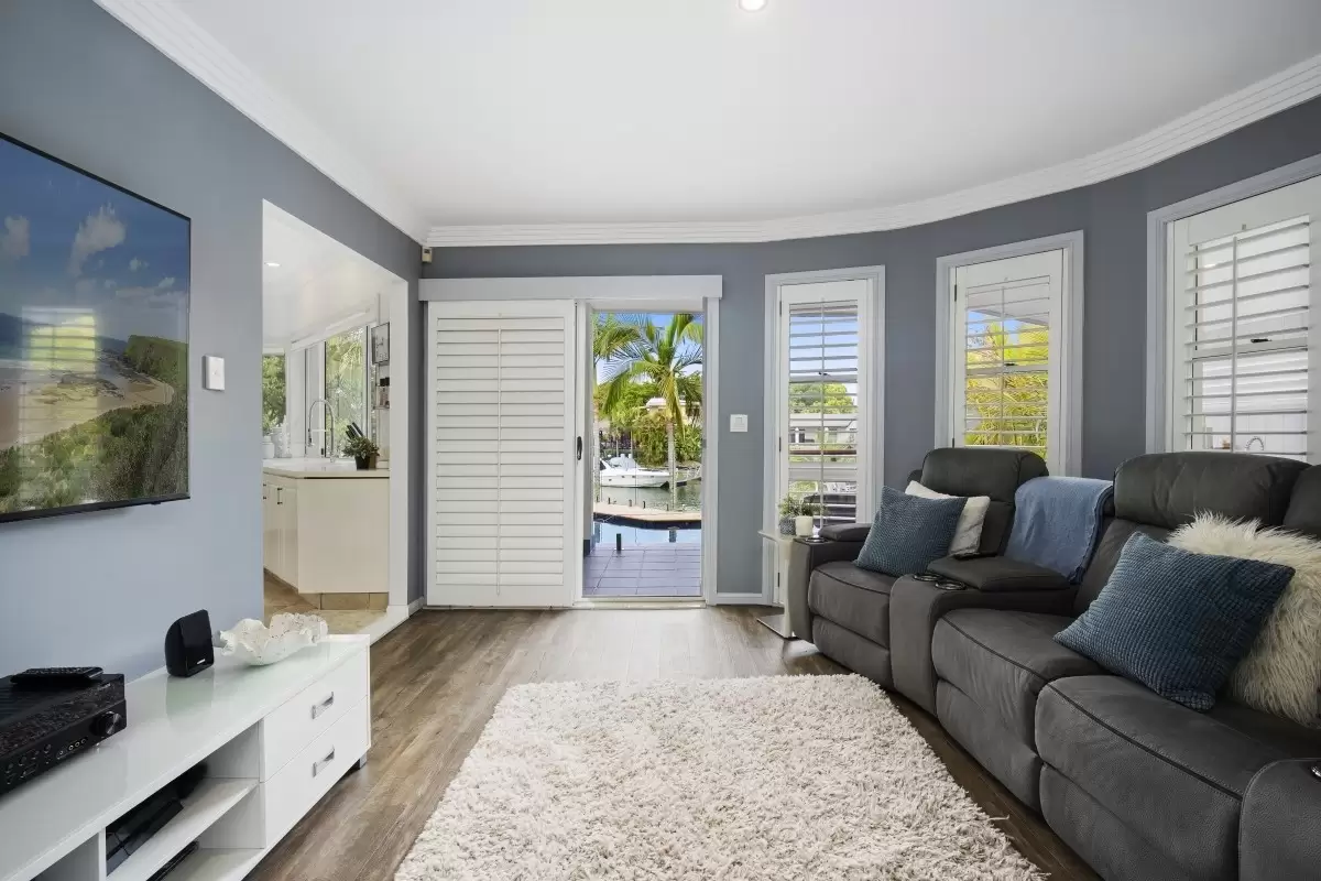 5 Craig Avenue, Carrara Sold by Queensland Sotheby's International Realty - image 1