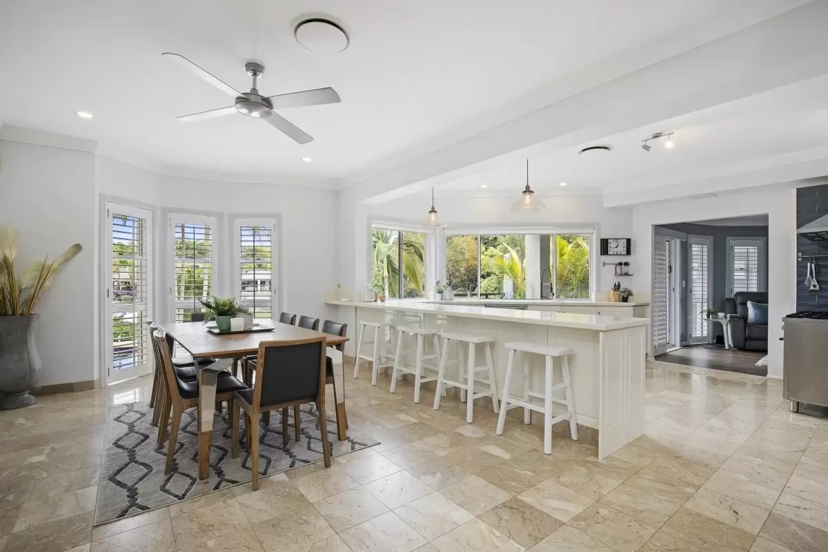 5 Craig Avenue, Carrara Sold by Queensland Sotheby's International Realty - image 1
