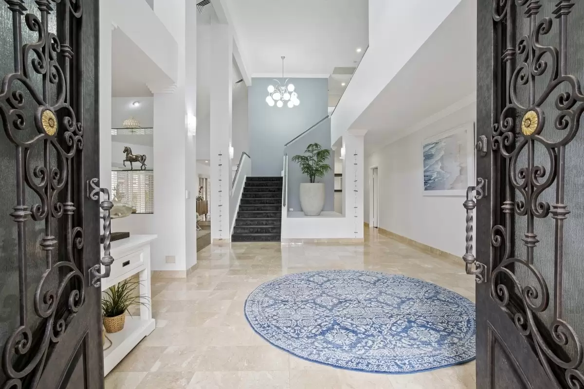 5 Craig Avenue, Carrara Sold by  - image 1