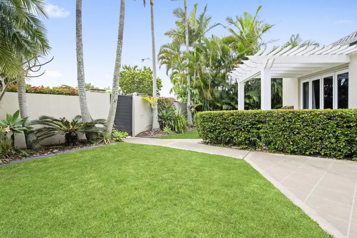 5 Craig Avenue, Carrara Sold by Queensland Sotheby's International Realty - image 1