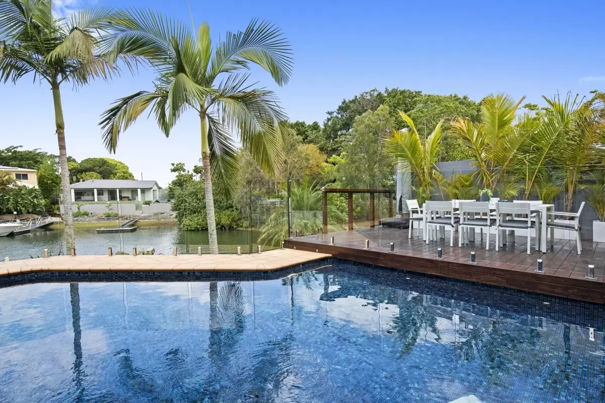 5 Craig Avenue, Carrara Sold by  - image 1
