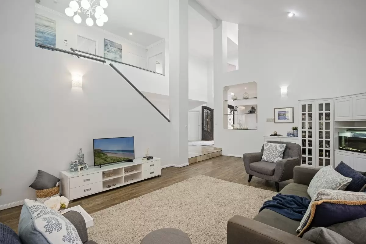5 Craig Avenue, Carrara Sold by Queensland Sotheby's International Realty - image 1