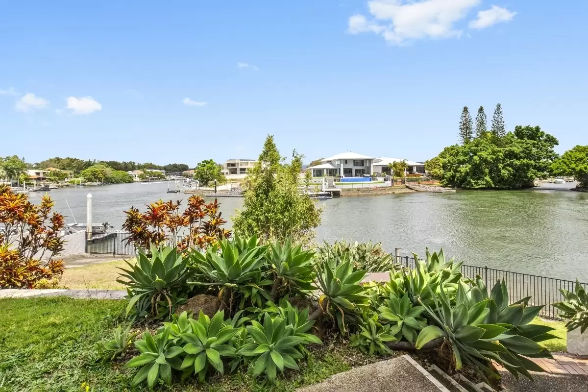 22 Binda Place, Sorrento Sold by Queensland Sotheby's International Realty - image 1