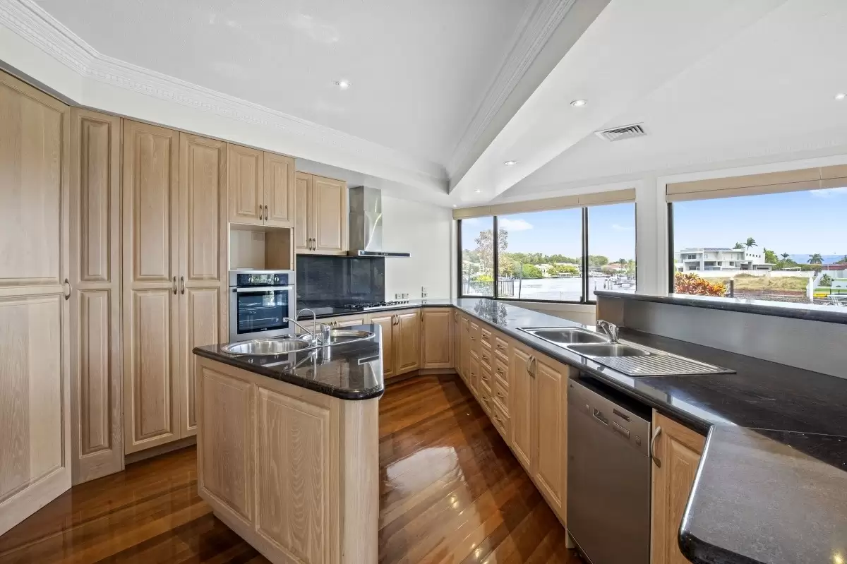 22 Binda Place, Sorrento Sold by Queensland Sotheby's International Realty - image 1