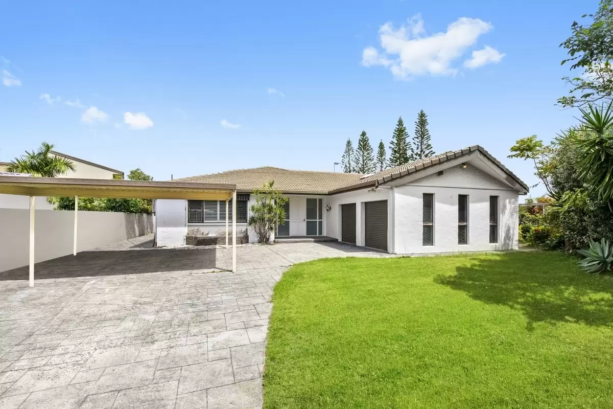 22 Binda Place, Sorrento Sold by Queensland Sotheby's International Realty - image 1