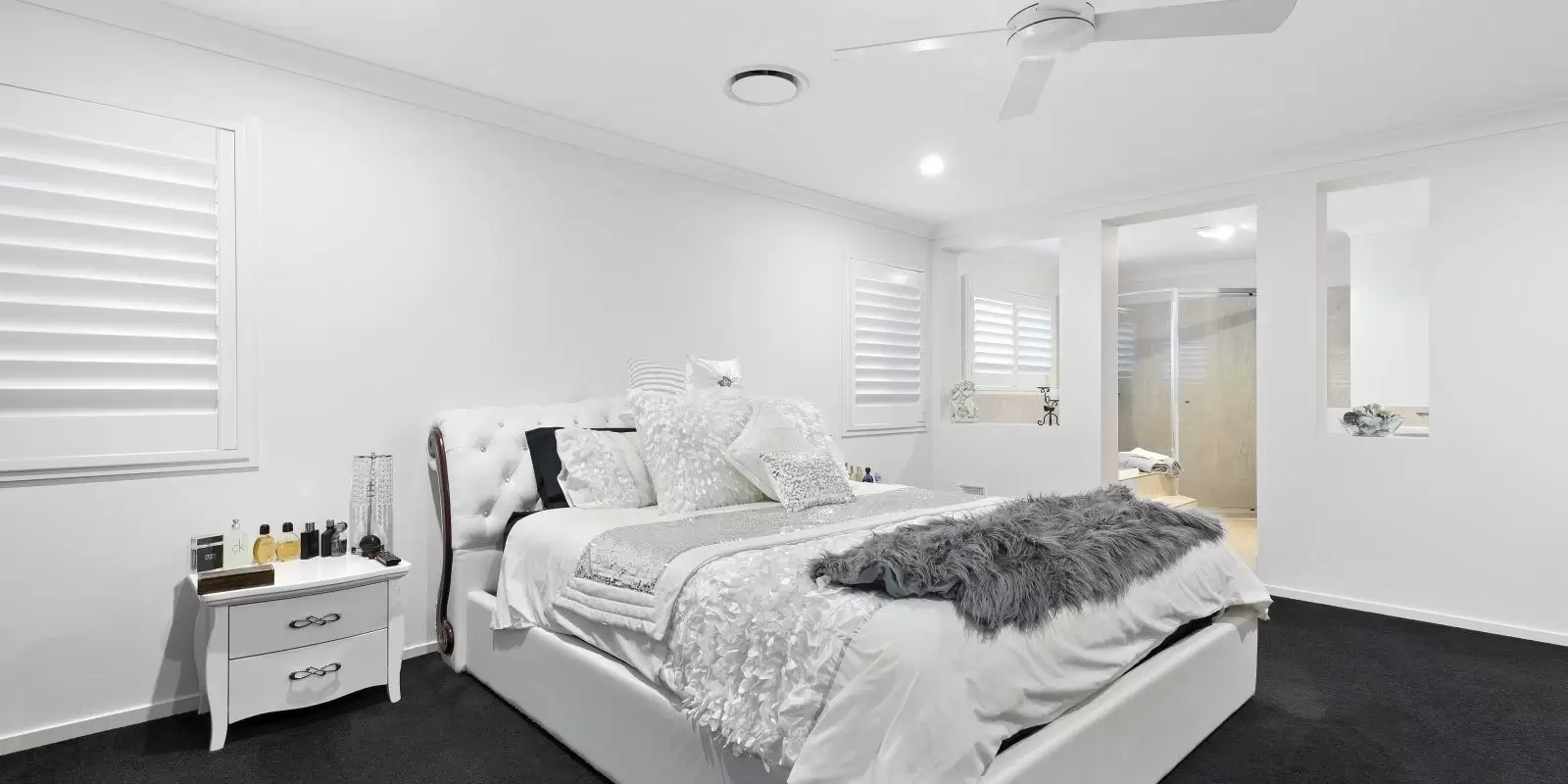 11 Harbour Rise, Hope Island Sold by  - image 1