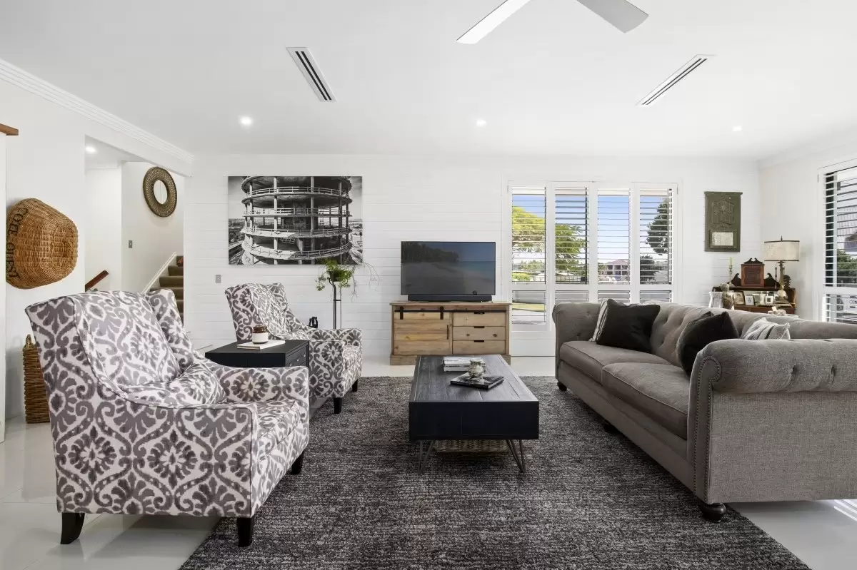 3 Garden Grove Street, Carrara Sold by Queensland Sotheby's International Realty - image 1