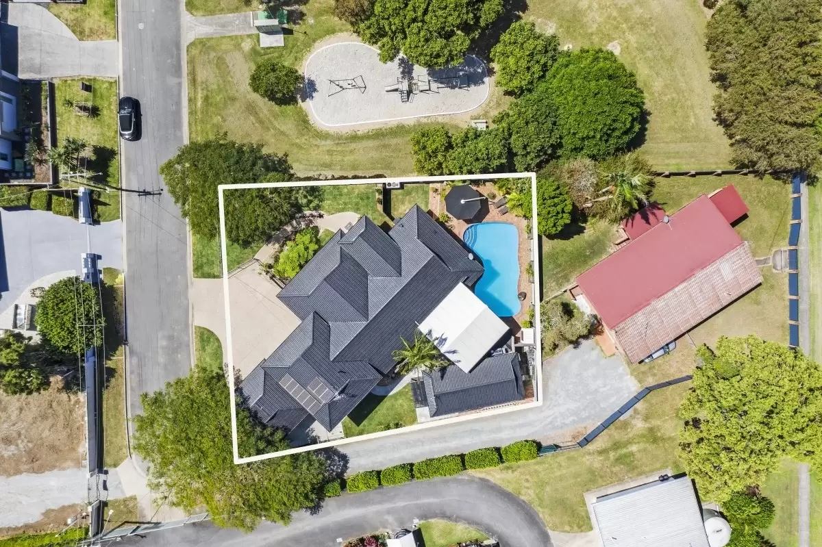 3 Garden Grove Street, Carrara Sold by Queensland Sotheby's International Realty - image 1