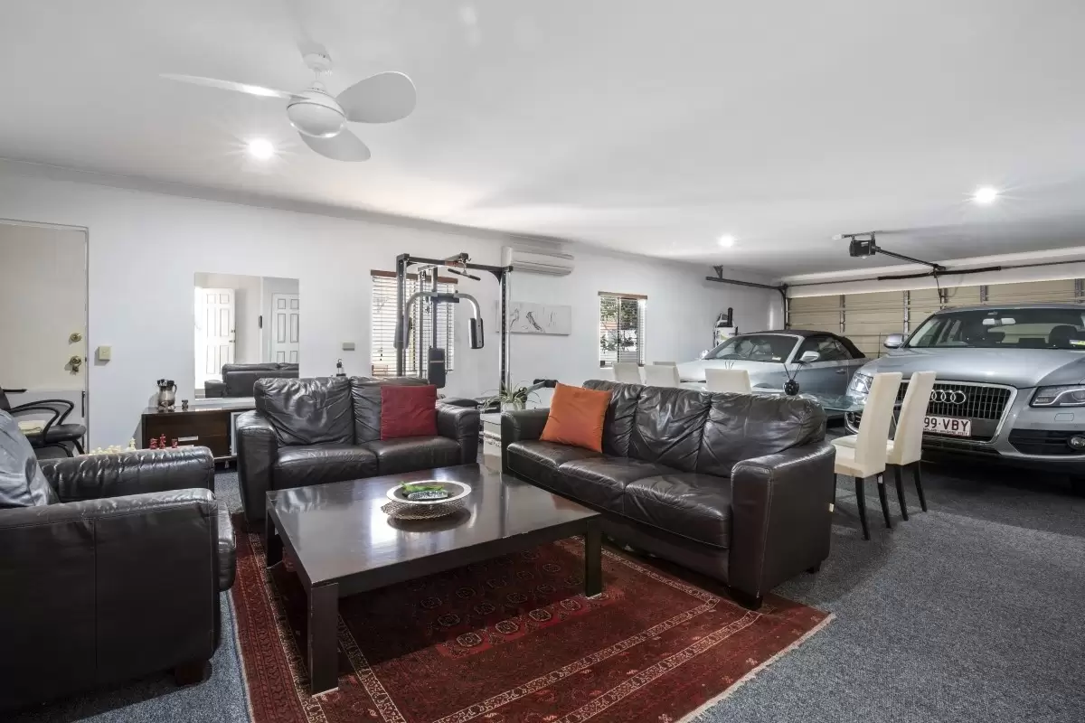 26 Cabana Boulevard, Benowa Waters Sold by Queensland Sotheby's International Realty - image 1
