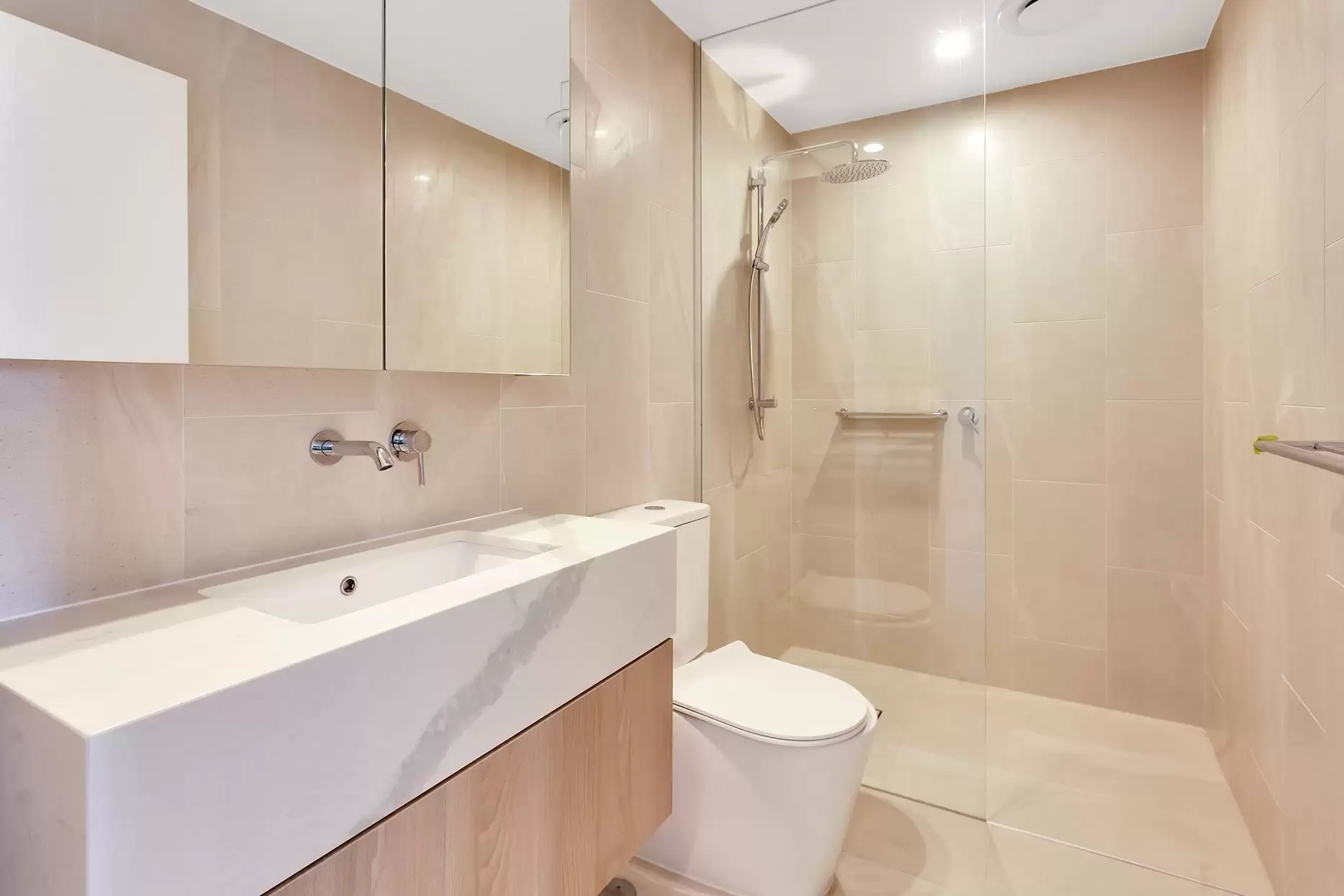 702/16-18 Seventh Avenue, Palm Beach Sold by Queensland Sotheby's International Realty - image 1